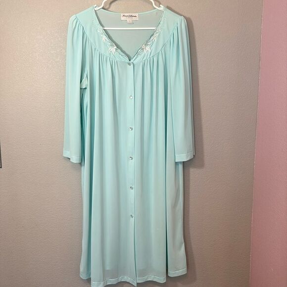 Miss Elaine Other - Miss Elaine Light Aqua Blue Long Sleeve Robe